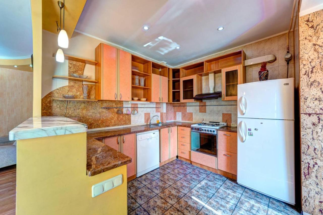 Three-Room Apartment Near Ocean Plaza Kiev Buitenkant foto