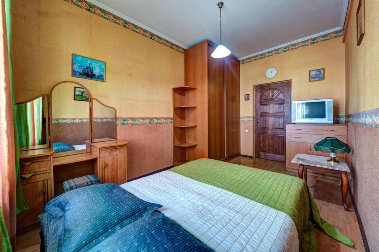 Three-Room Apartment Near Ocean Plaza Kiev Buitenkant foto