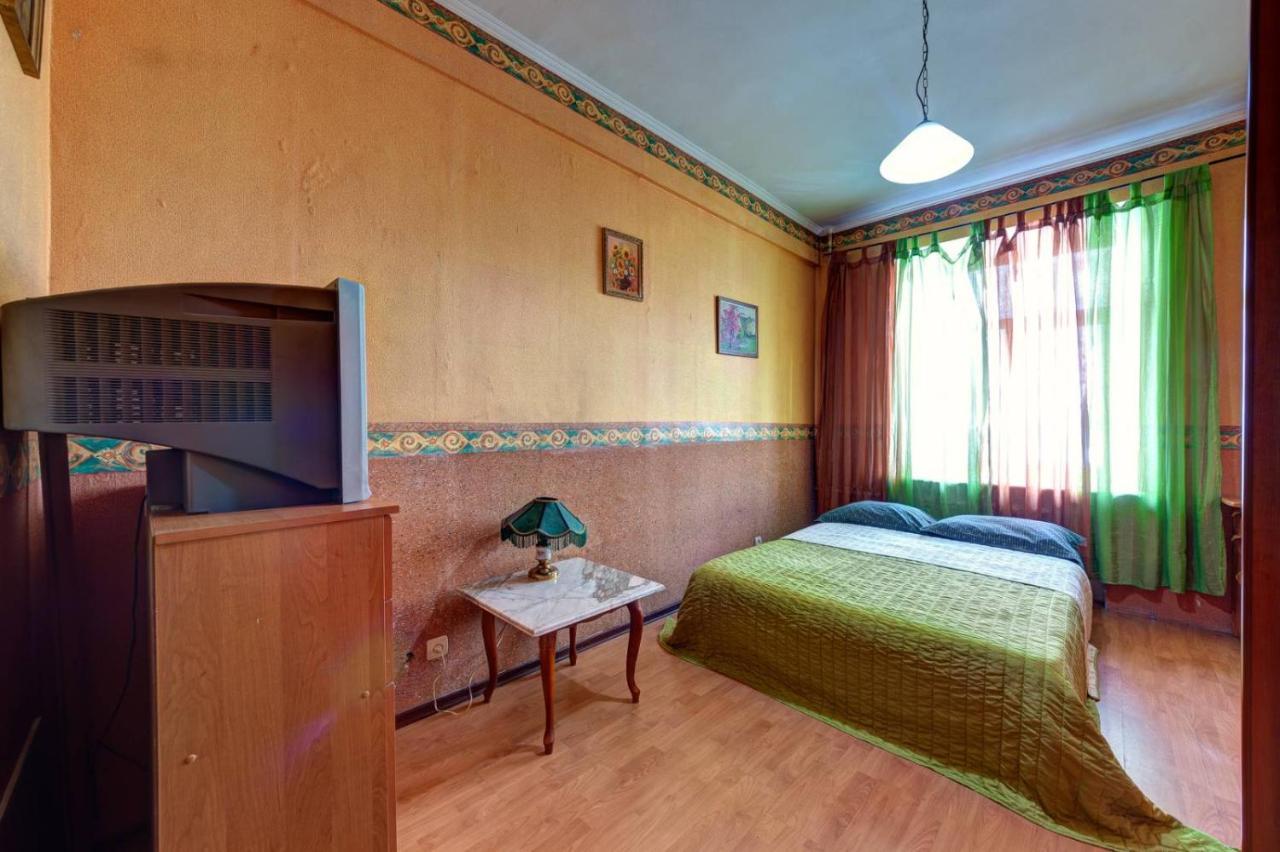 Three-Room Apartment Near Ocean Plaza Kiev Buitenkant foto